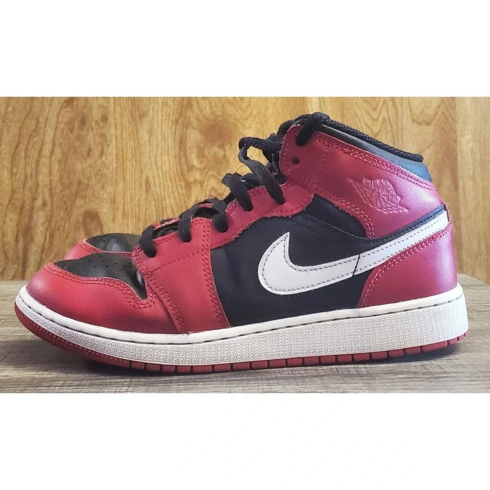Nike Air Jordan 1‎ Mid Athletic Shoes Youth Size 6Y Black Red Bred